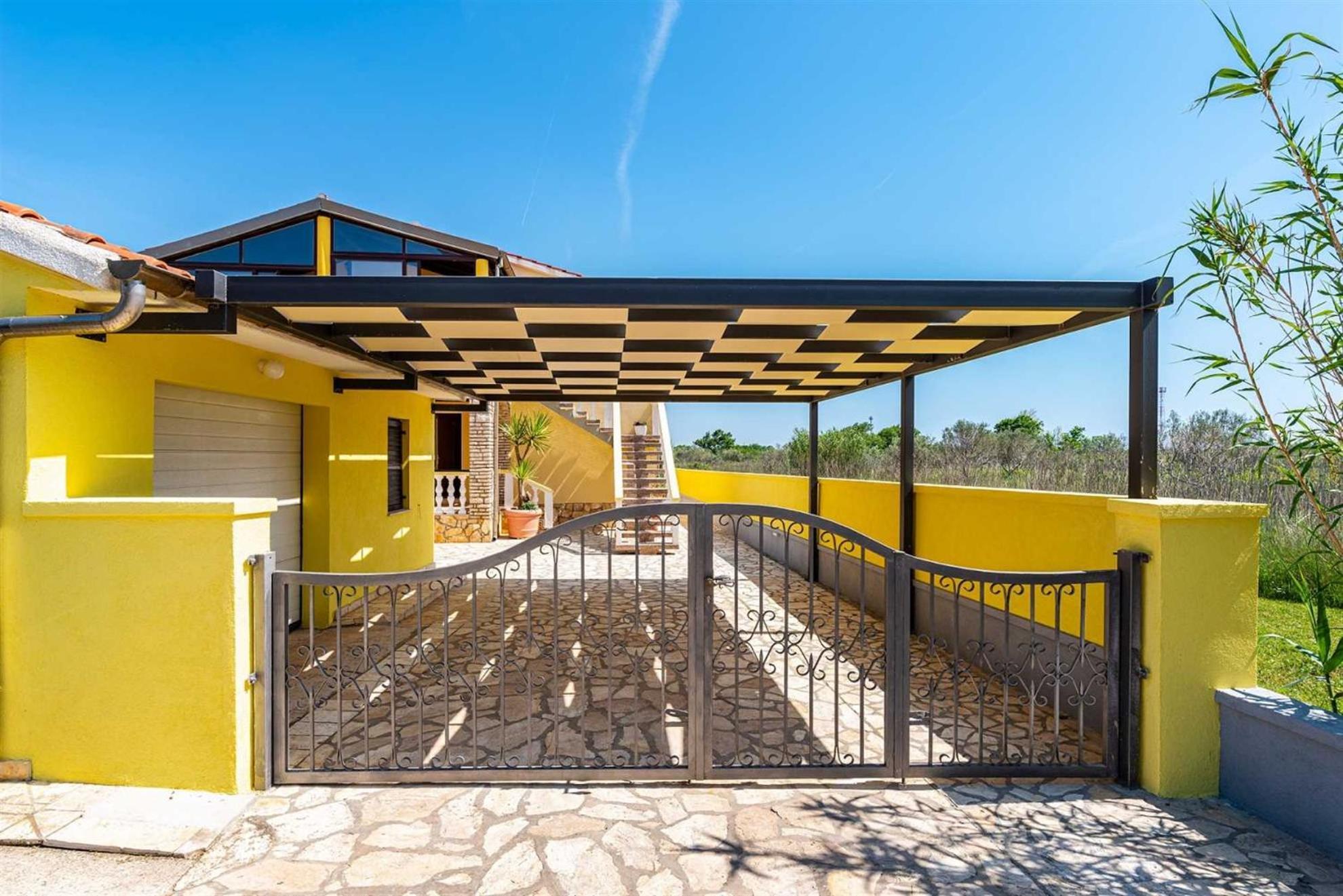 Apartment House Simoni With Pool, Zadar County Privlaka  Buitenkant foto