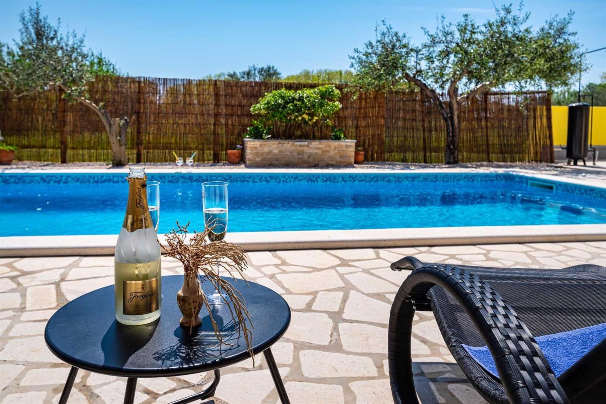 Apartment House Simoni With Pool, Zadar County Privlaka  Buitenkant foto