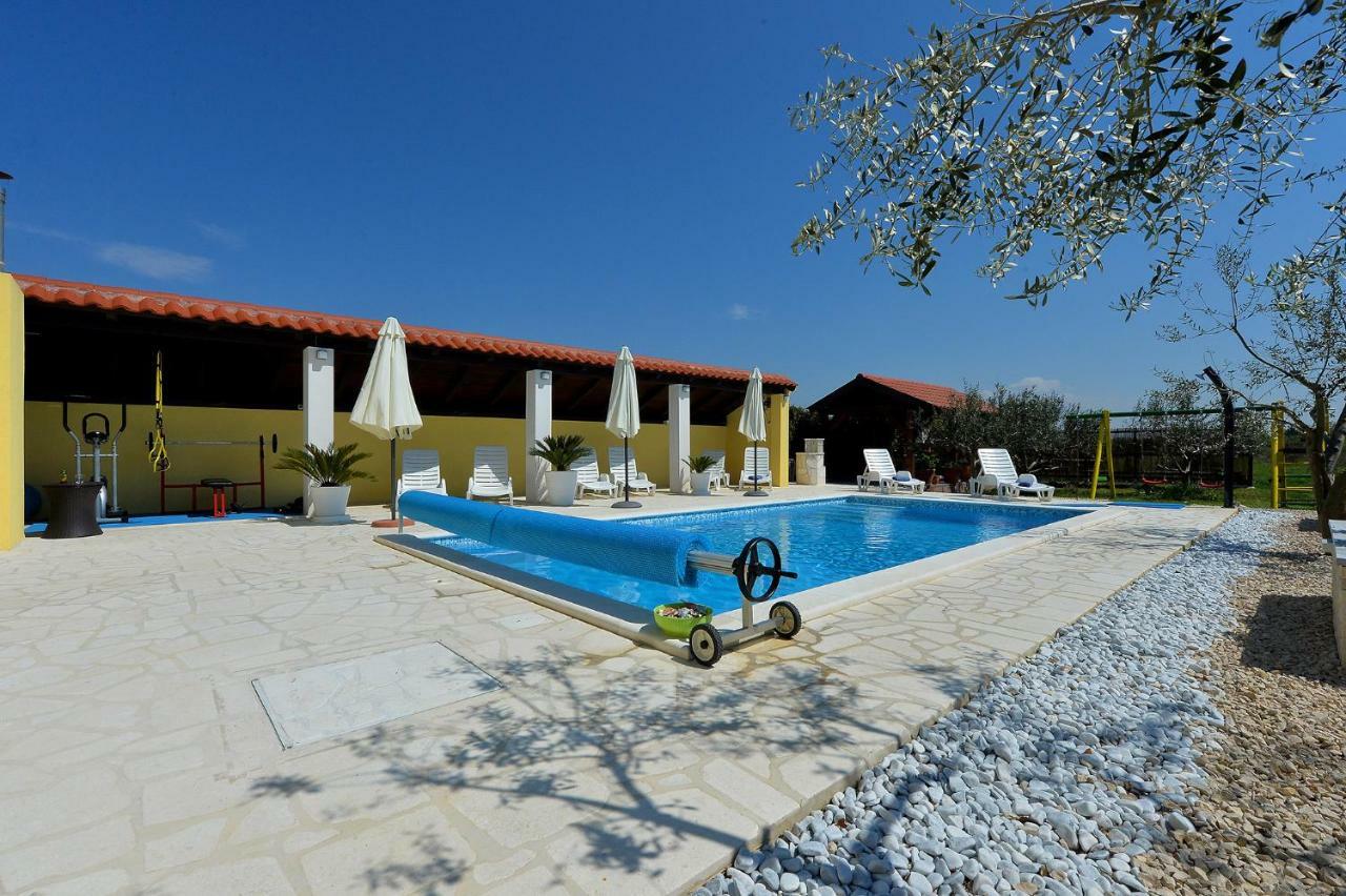 Apartment House Simoni With Pool, Zadar County Privlaka  Buitenkant foto