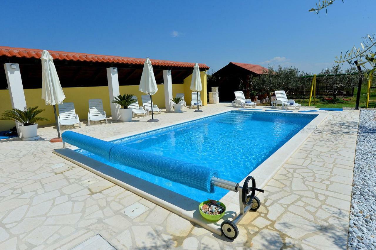 Apartment House Simoni With Pool, Zadar County Privlaka  Buitenkant foto